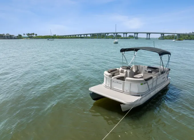 Beautiful Sylvan Sunchaser Pontoon Boat 23ft