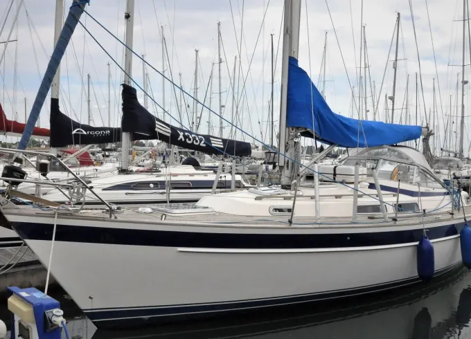 Experience "Aeoulus" Hallberg Rassy 36 Sailboat in Southampton