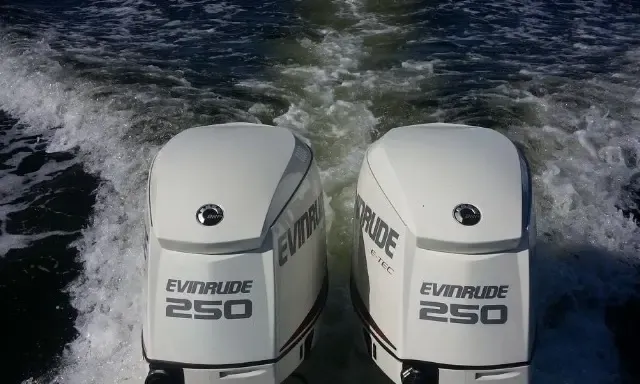30’ Oceanmaster Center Console Fishing Charter in Fort Lauderdale, FL