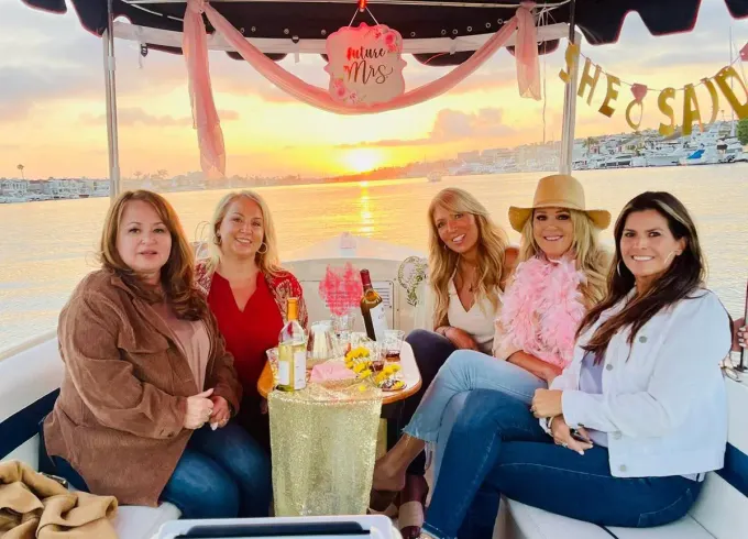 2-3 Hour Electric Duffy Boat rental for up to 12 people with Captain