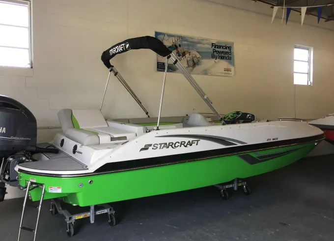 StarCraft MDX Deck boat - Super Fun boat for your day out on the water.
