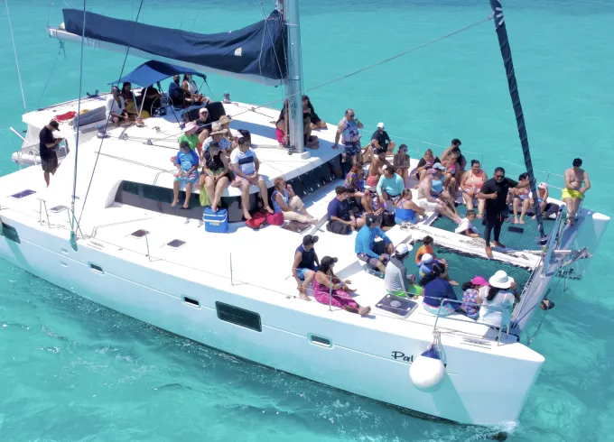 60ft Luxury Catamaran Private Charter / Capacity 60 people