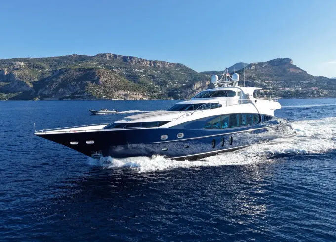 Elegant 101ft Sea Breeze One Flybridge Mega Yacht in Saint-Tropez