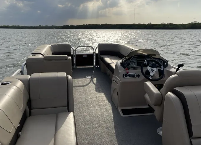 3 Day Minimum:  2018 Sun Tracker Party Barge 24 Pontoon Boat | Lake Bridgeport