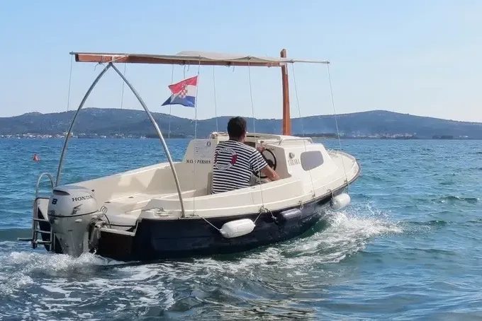 Rent Adria 500 Powerboat for 5 People in Sveti Filip i Jakov, Croatia