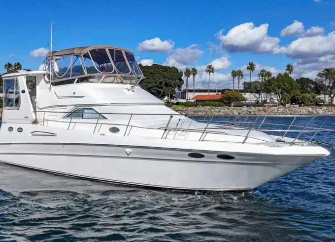 50' Sea Ray Yacht Rental in Miami River for Memorable Gatherings