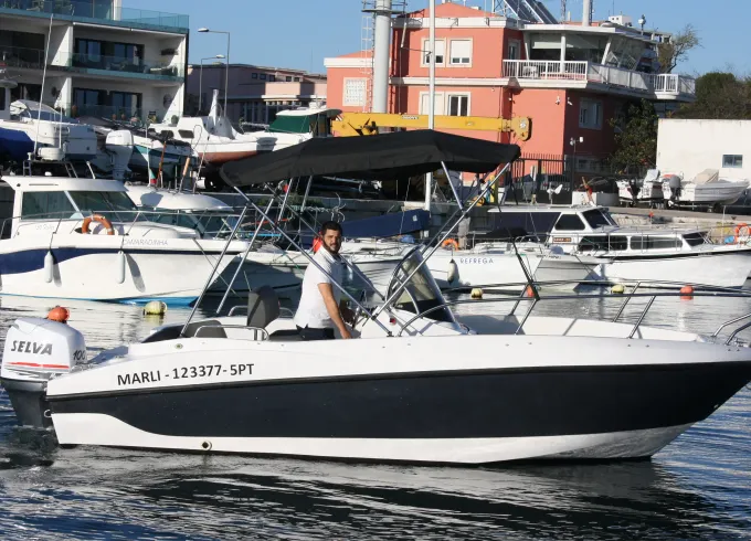Selva 570 Elegance Powerboat for Rent in Setúbal!