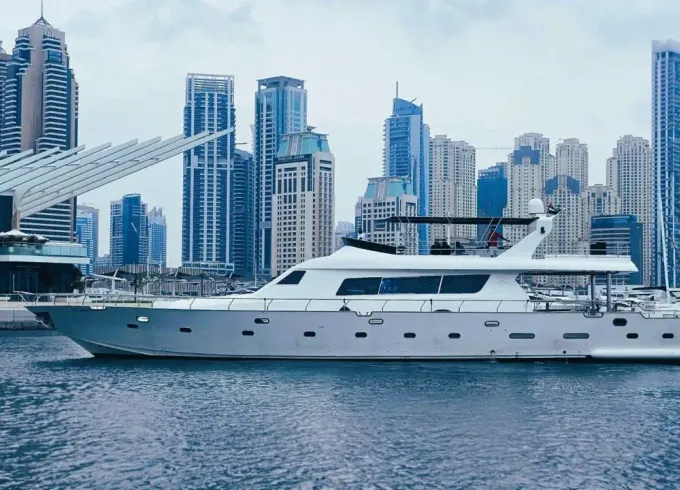 Smit 105ft: Your Premier Luxury Yacht for Unforgettable Dubai Cruises
