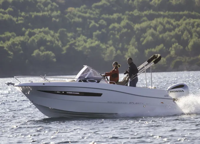 23' Atlantic Marine Sun Cruiser Elaphiti island private tour