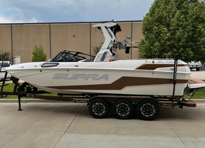 Supra SL550 Wake-Surf Boat