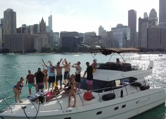 46' Azimut Quartano Motor Yacht Rental in Chicago, Illinois