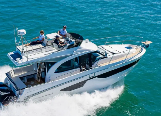 Lake Powell: Adventure Fly Bridge Yacht!