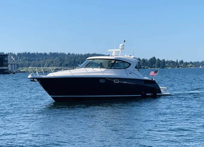 Cruise Lake Washington on a luxurious 47' Tiara 4500 Sovran Motor Yacht