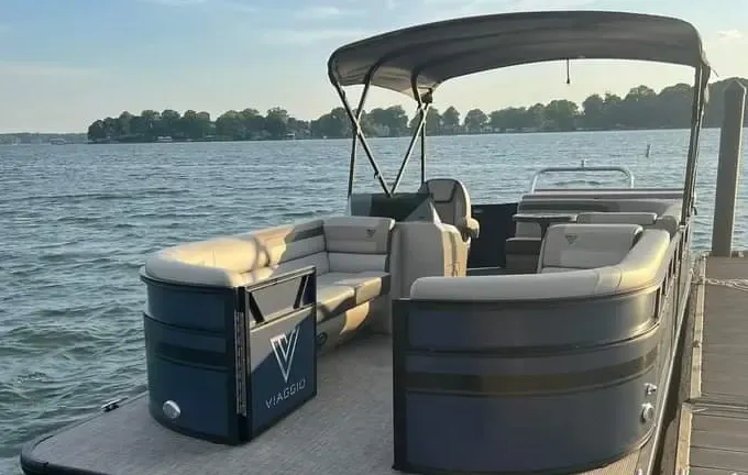 Viaggio 22ft Pontoon for Rent in Lake Norman