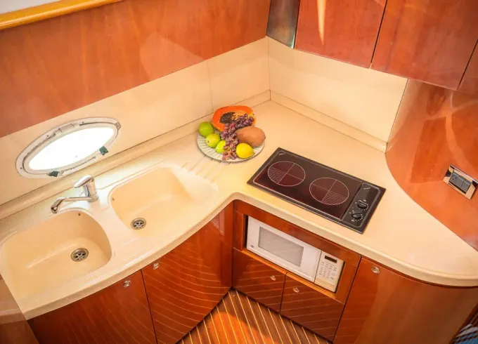 42' Azimut All-Inclusive Yacht Charter in Tulum Beach.