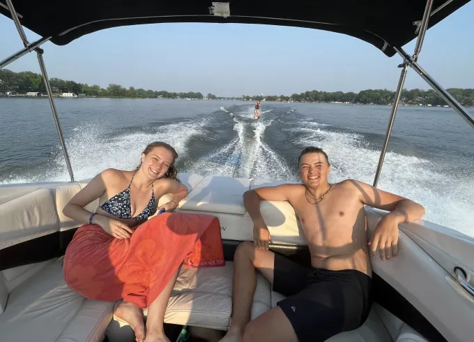 Boating on Demand~Passenger Limits: Captained=6-Bare boat=10