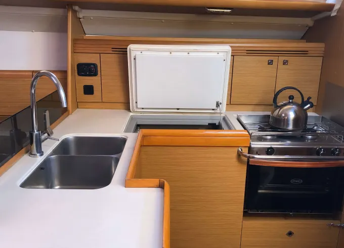 Jeanneau Sun Odyssey 42i Performance Sailing Yacht For 8 People In Lefkada, Greece