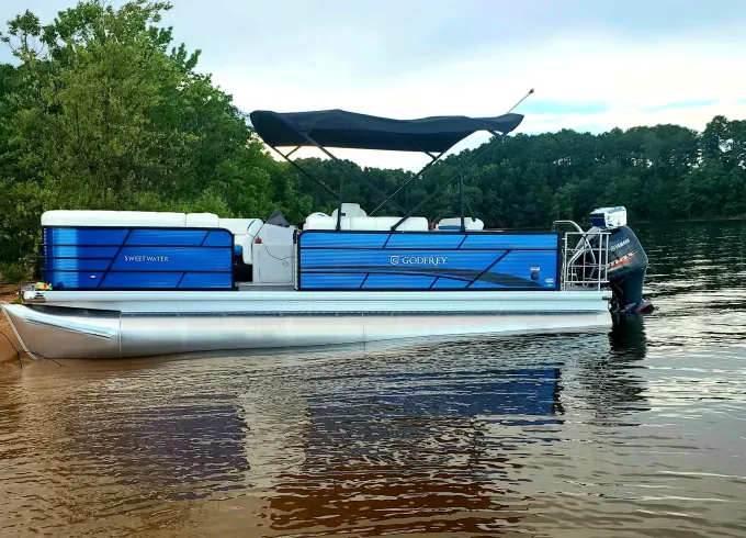 Ready for your lake experience on Lake Wylie!!! Free fuel, tube, and delivery!!!