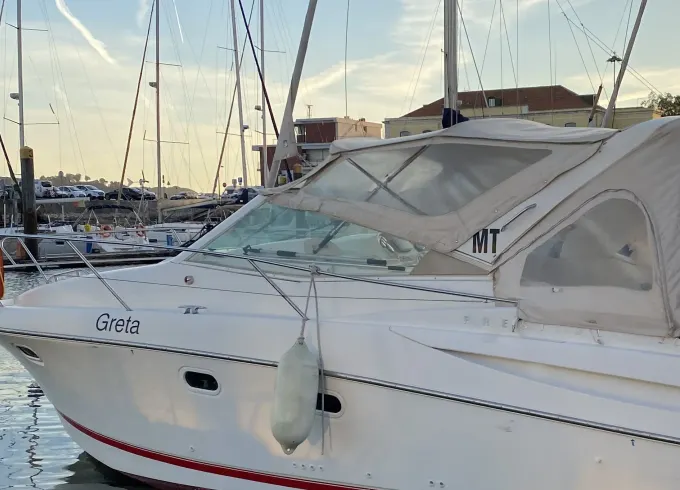 Luxury Jeanneau Prestige 30 Motor Yacht in Lisboa