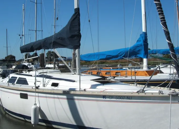 35.5' Hunter-Legend Cruising Monohull