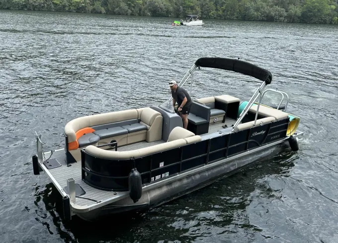 Lake Austin Bentley 24 ft Tritoon with Lilly Pad