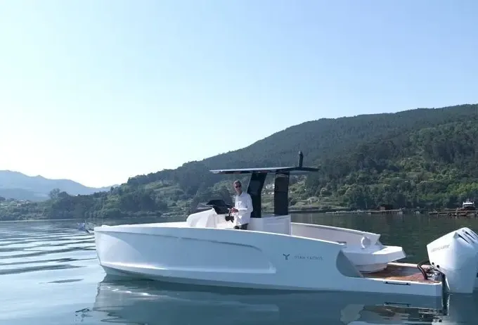 ⚓️ 8-person Custom 29' Luxury Console in La Cruz (Includes food)