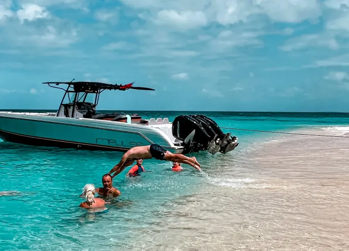 HALF DAY around St Maarten/St Martin. DONZI 38
