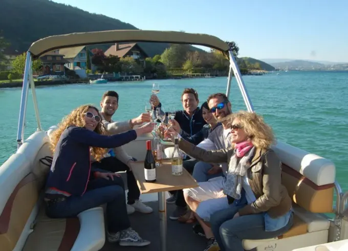 Lounge Boat with pilot rental in Annecy