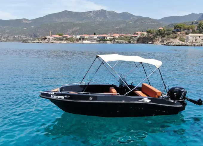 Meropi Nireus Boat 5.0m with deck shower