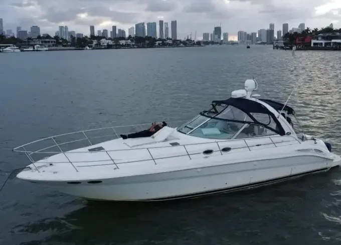 Charter the 45’ Sea Ray Motor Yacht in Hollywood