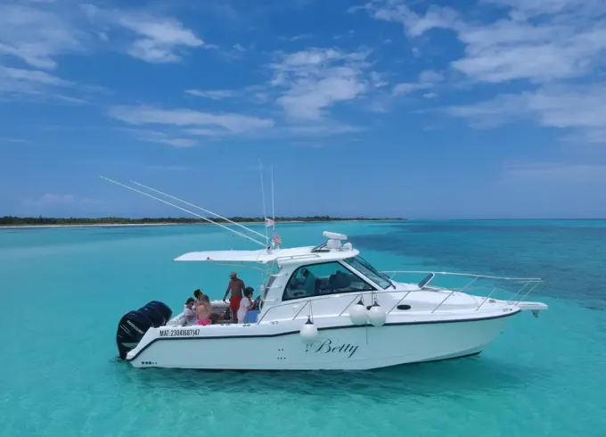37’ Boston Whaler for 10 Passengers - Visit El Cielo Cozumel
