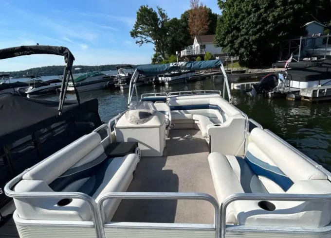 Good Vibes and Boat Rides on Lake Hopatcong, NJ with 20ft Lowe Pontoon
