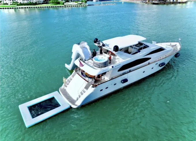 Luxurious 90ft Azimut serving South Florida and Bahamas