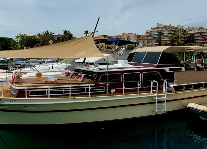 Super Van Craft 1600 Dolce Vita Motor Yacht Rental in Cote d'Azur, France