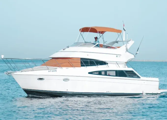 Luxury 42ft Carver Motor Yacht for up to 12 pax
