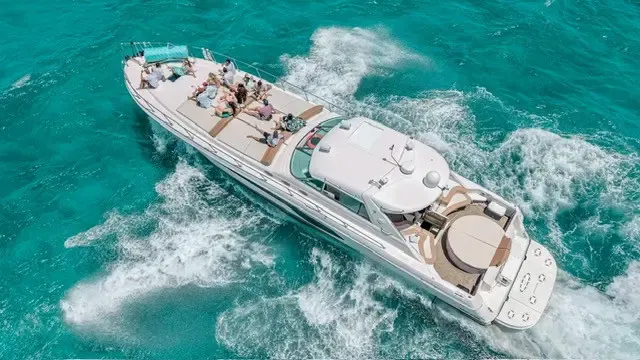 Sea Ray 630 Super Sun Sport Yacht with Jacuzzi in Cancun