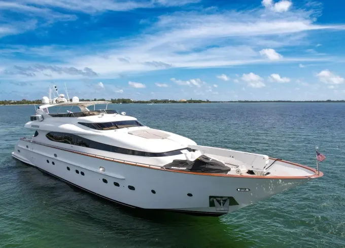 110' Maiora Power Mega Yacht for Rent in Miami, Florida.