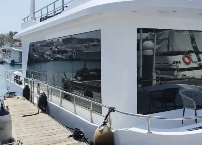 Houseboat, Capacity 20 Person, Perfect For Events Or Occasions