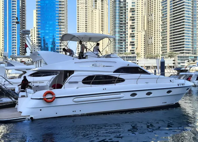 52ft luxury yacht rental in Dubai Marina – private cruise for 18 guests