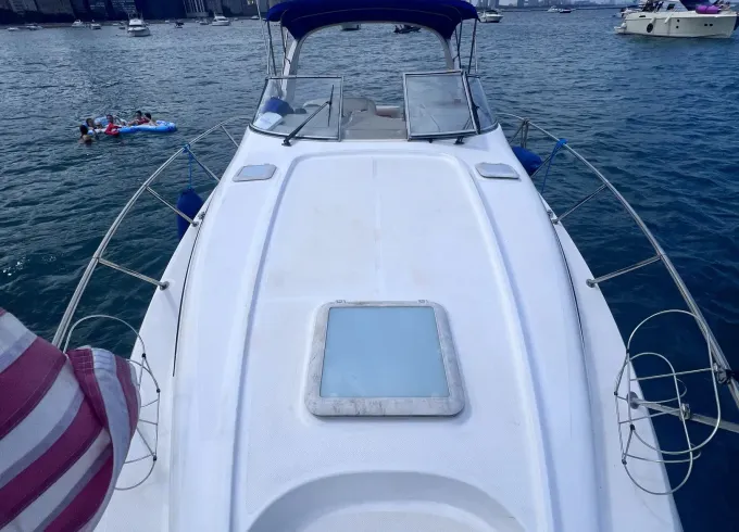 Luxury 31ft Bayliner 3055 Ciera for your Playpen Party