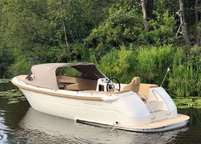 Charter this Primeur 700 boat for up to 10 people in Zeeland