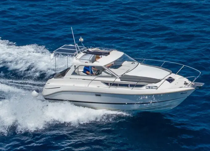 Private boat tour aboard Hardy Seawings 277