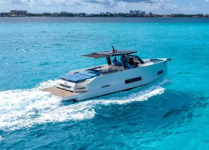 42ft Incredible De Antonio Motor Yacht in Cancún