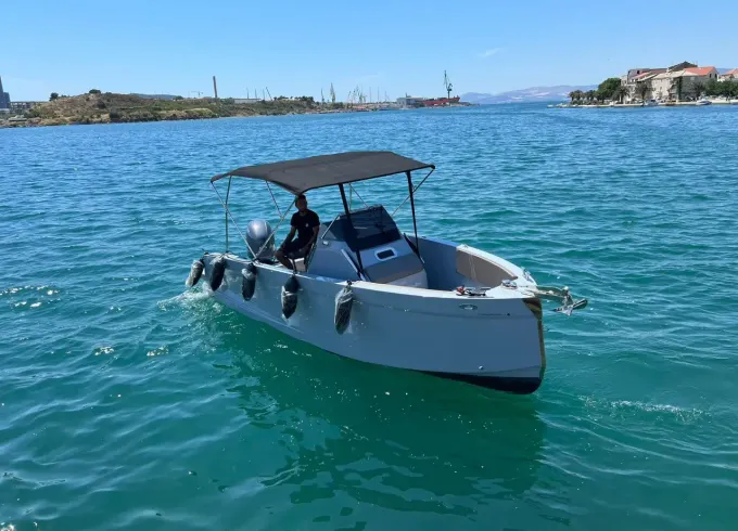 8-Hour Private Cruise Around Milos: Kleftiko, Sarakiniko & Sykia Cave