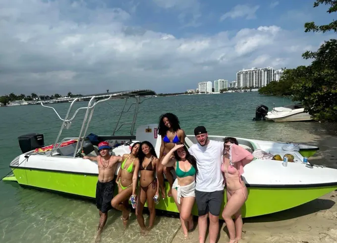 Catamarán 28” ⭐️ Best way to Enjoy Miami On a boat for the best price in town