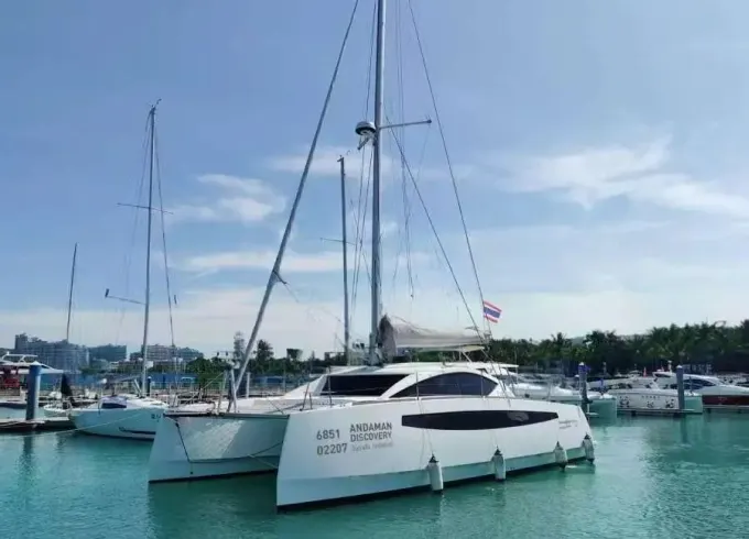 Set Sail for Paradise - Comar Comet Cat 37