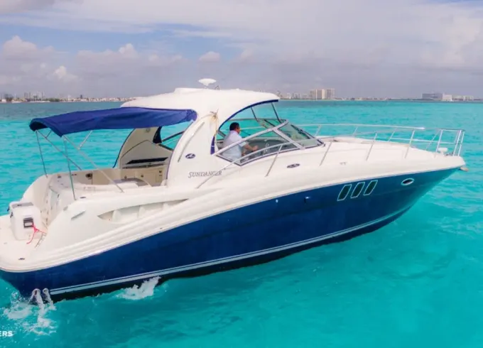 40' Sea Ray Motor Yacht in Cancún for 12 Persons
