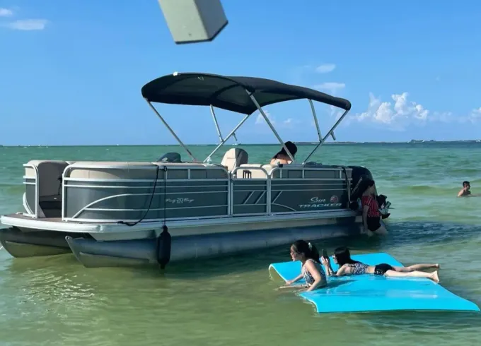 Suntracker Party Barge Rental – Family-Friendly Pontoon Boat in Clearwater, FL