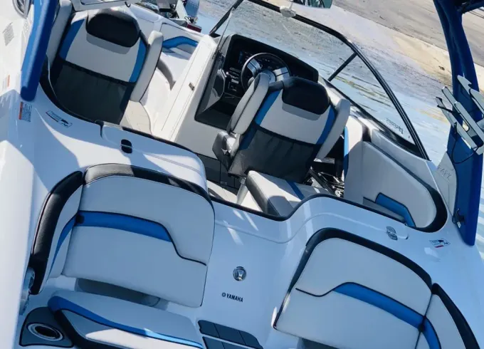New Amazing Yamaha 242x Luxury E-Series - Delivered to a Boat Ramp Near You!