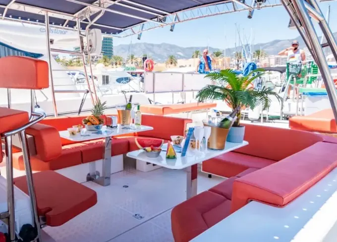 Quer 40 Private Boat For 12 People